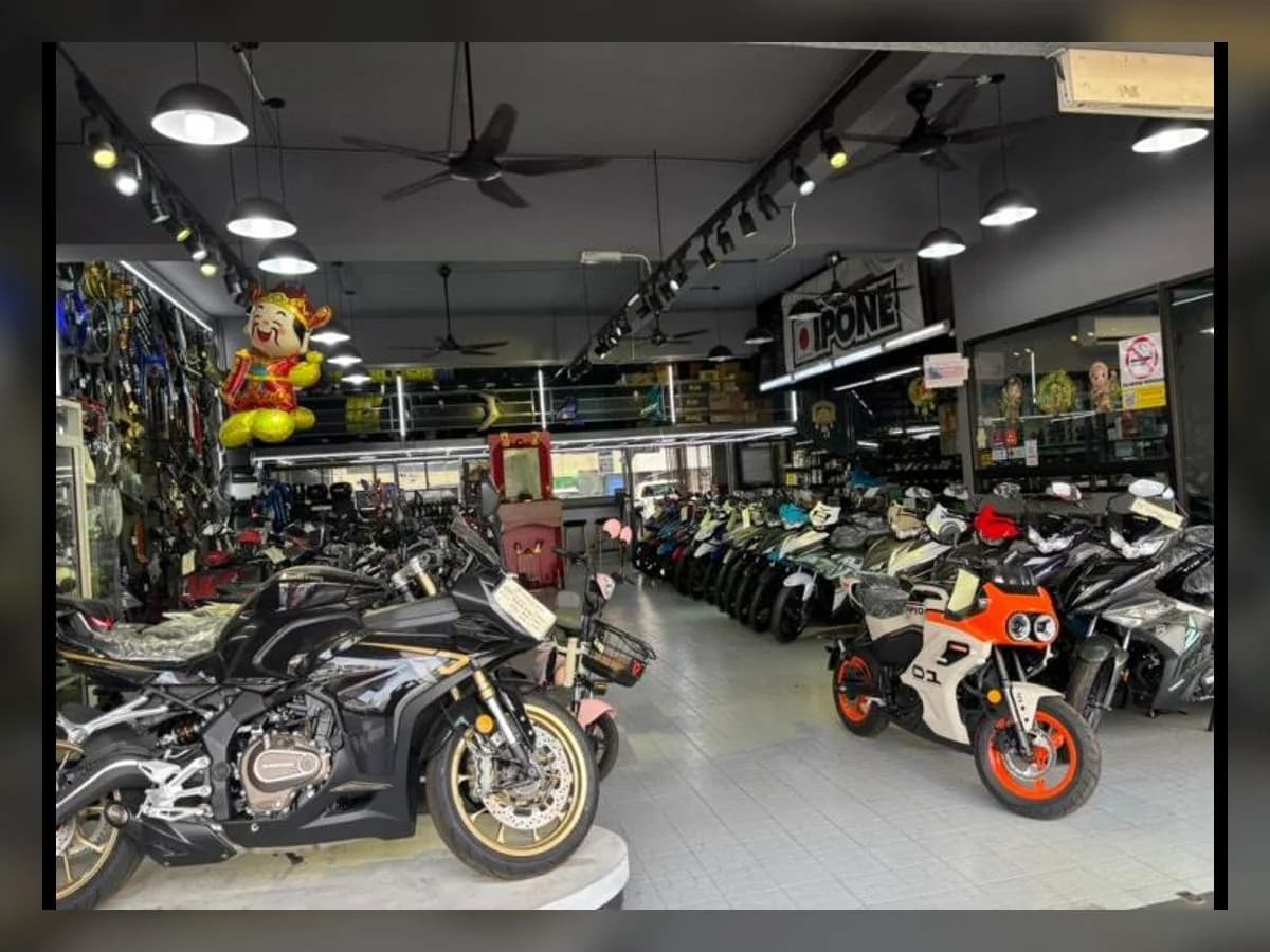 Sin Ban Hock Motor Sdn. Bhd. (HQ) showroom photo 3
